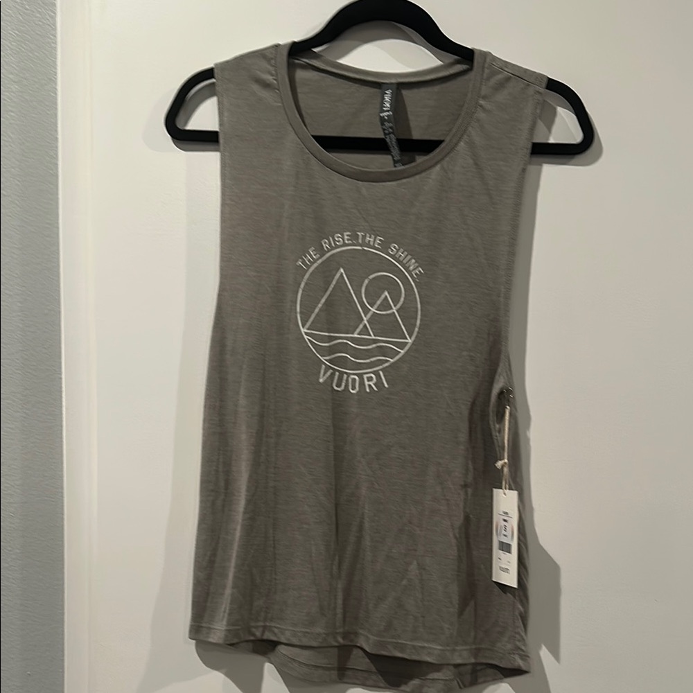 NWT Vuori Gray graphic tank size small